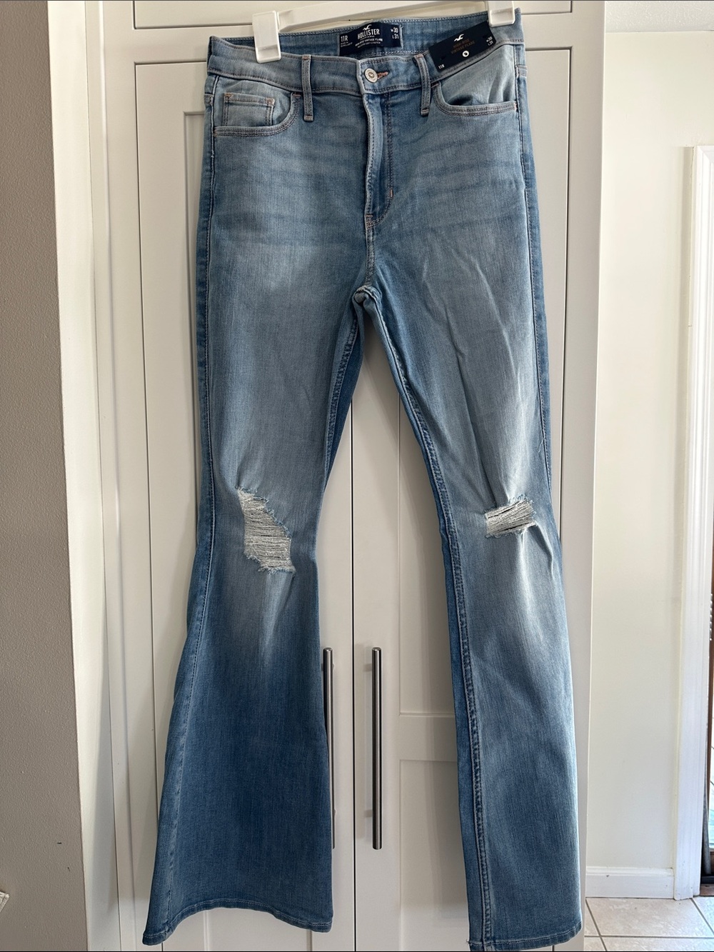 NWT Hollister Light Blue Distressed Flare Jeans 11R/w30/L31